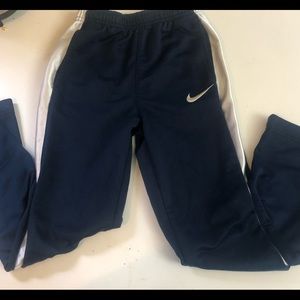 2 Nike Boys Joggers